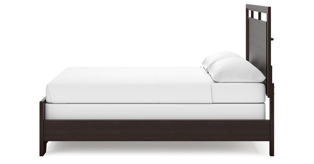 Covetown California King Panel Bed with 2 Nightstands in Dark Brown from Ashley Furniture - Luna Furniture