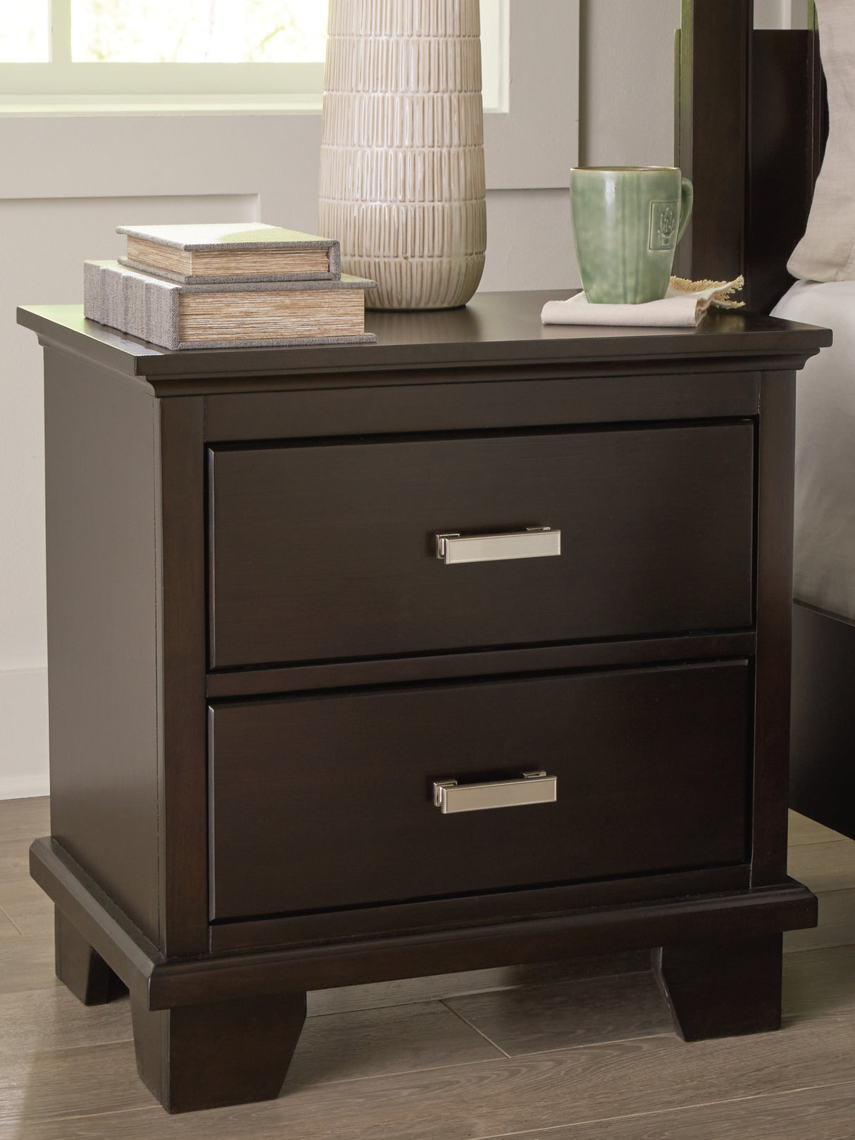 Covetown Dark Brown Nightstand from Ashley Furniture - Luna Furniture