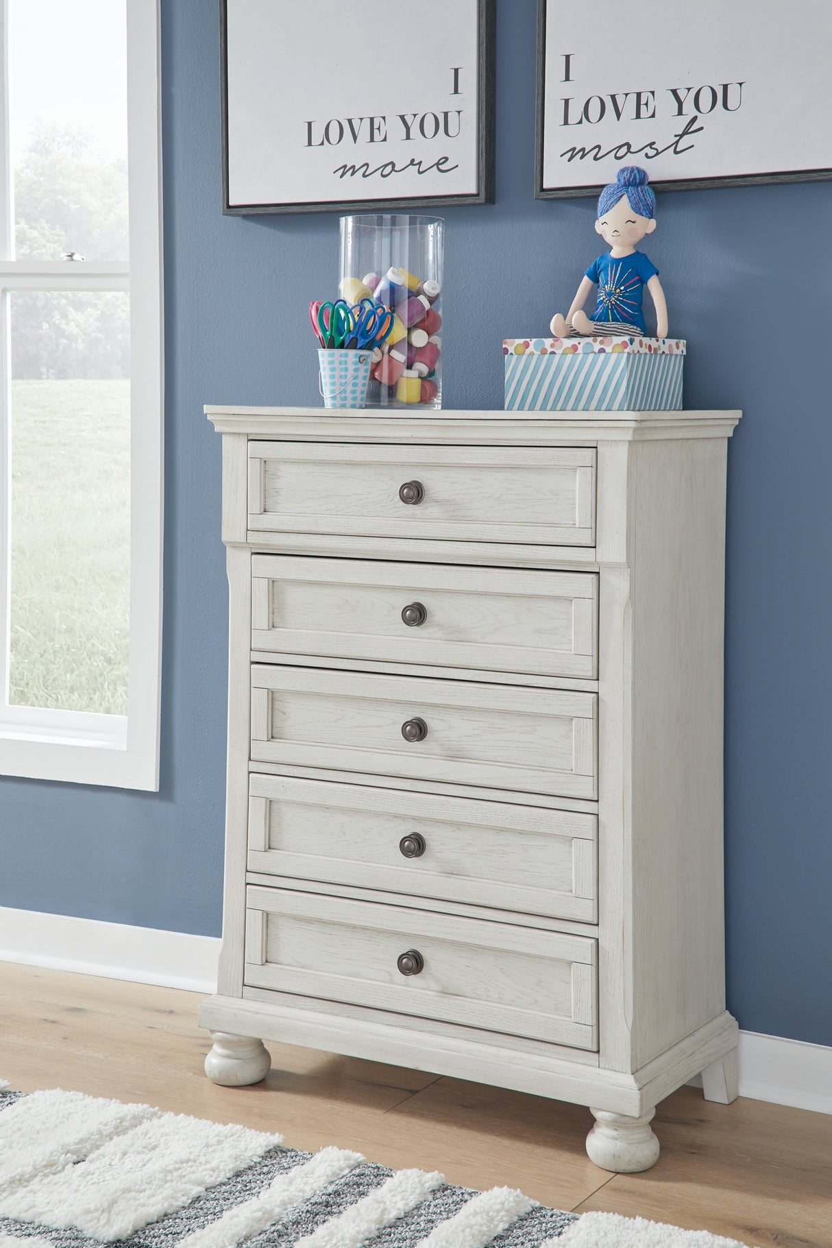 Robbinsdale Antique White Chest of Drawers from Ashley - Luna Furniture