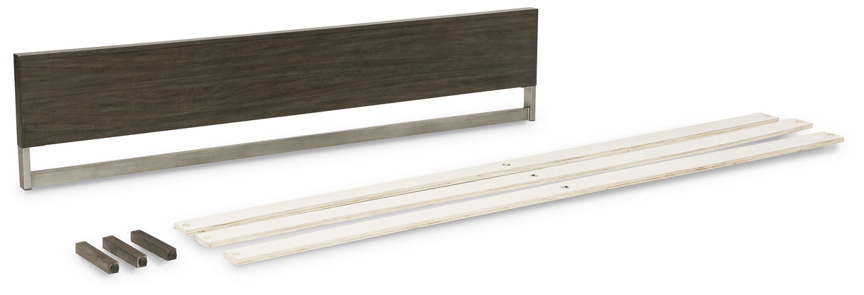 Arkenton King Panel Bed with Mirrored Dresser in Grayish Brown from Ashley Furniture - Luna Furniture