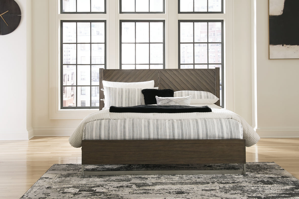 Arkenton King Panel Bed with Mirrored Dresser in Grayish Brown from Ashley Furniture - Luna Furniture