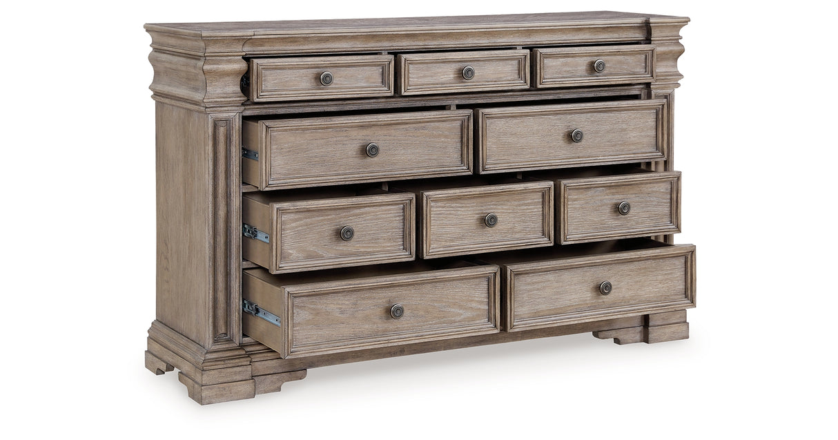 Blairhurst Light Grayish Brown Dresser from Ashley - Luna Furniture