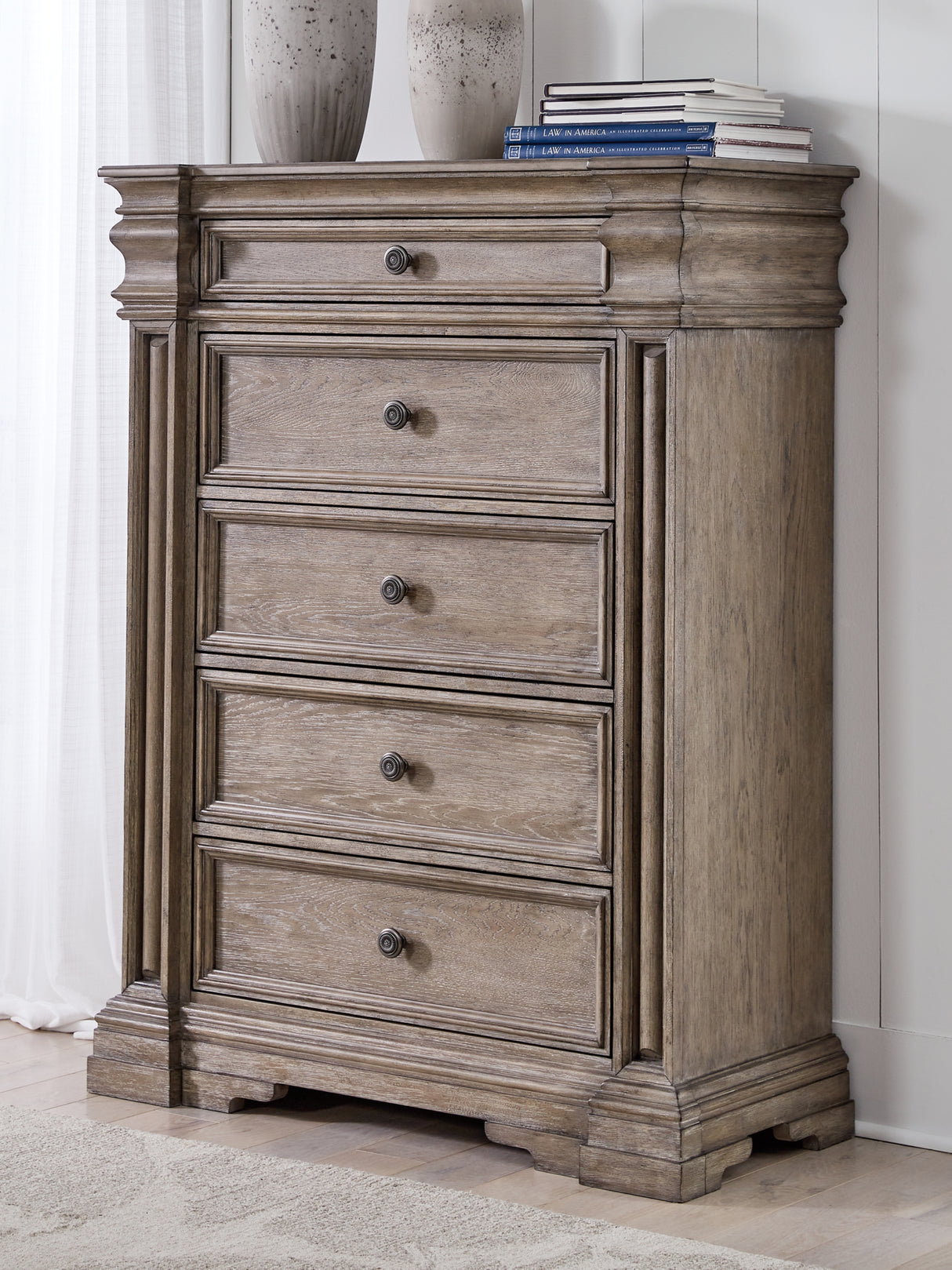 Blairhurst Light Grayish Brown Chest of Drawers from Ashley Furniture - Luna Furniture