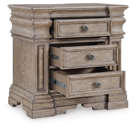 Blairhurst Light Grayish King Panel Bed, Chest and 2 Nightstands from Ashley - Luna Furniture