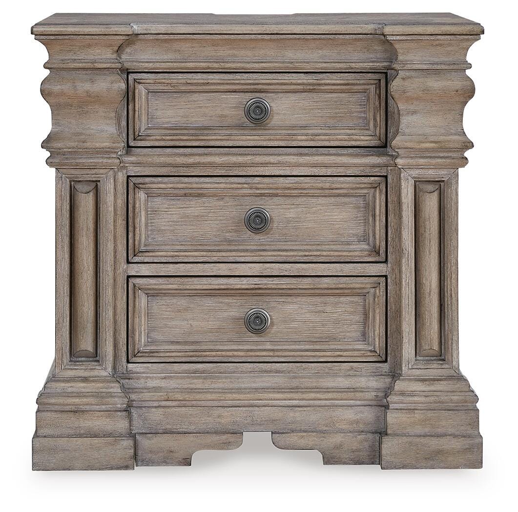 Blairhurst Light Grayish King Panel Bed, Chest and 2 Nightstands from Ashley - Luna Furniture