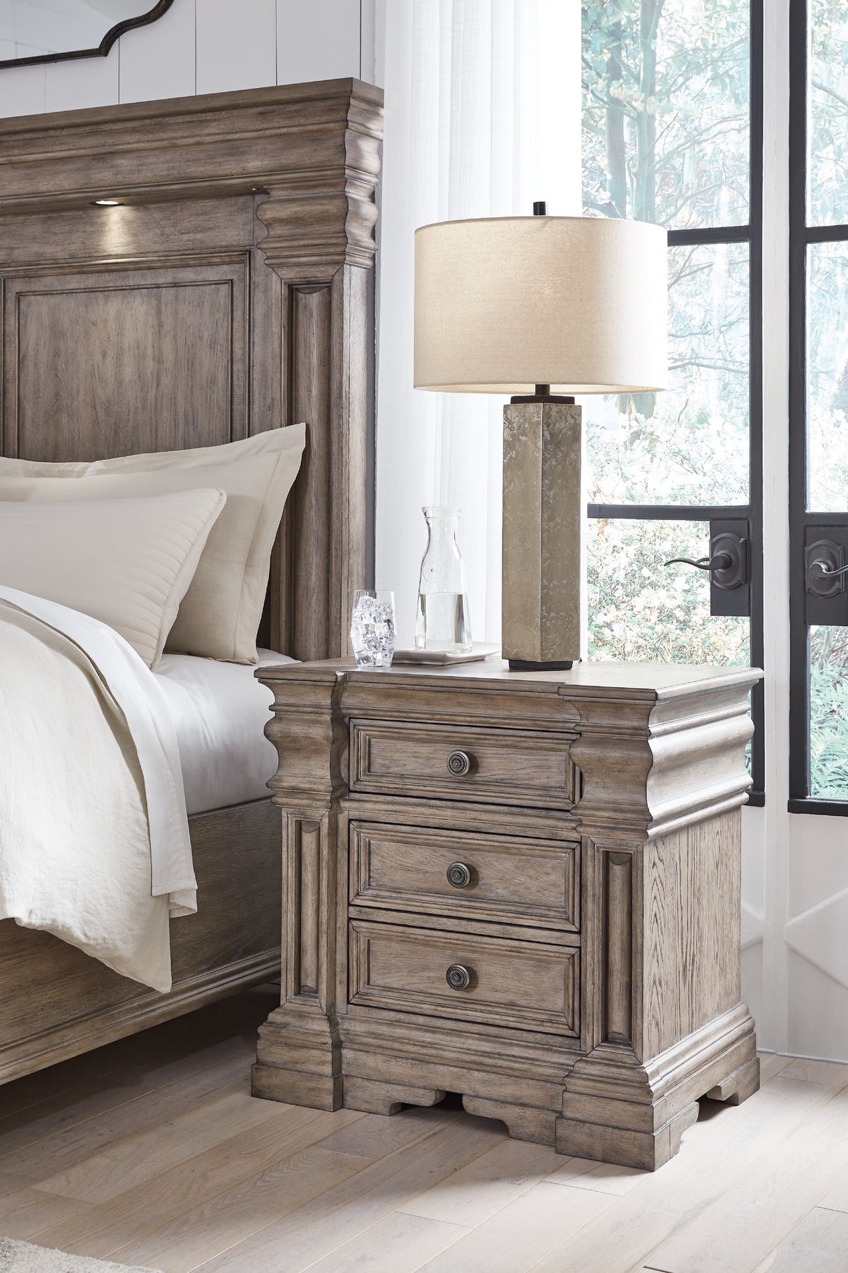 Blairhurst Light Grayish Brown Queen Panel Mirrored Dresser, 2 Chests and 2 Nightstands from Ashley Furniture - Luna Furniture
