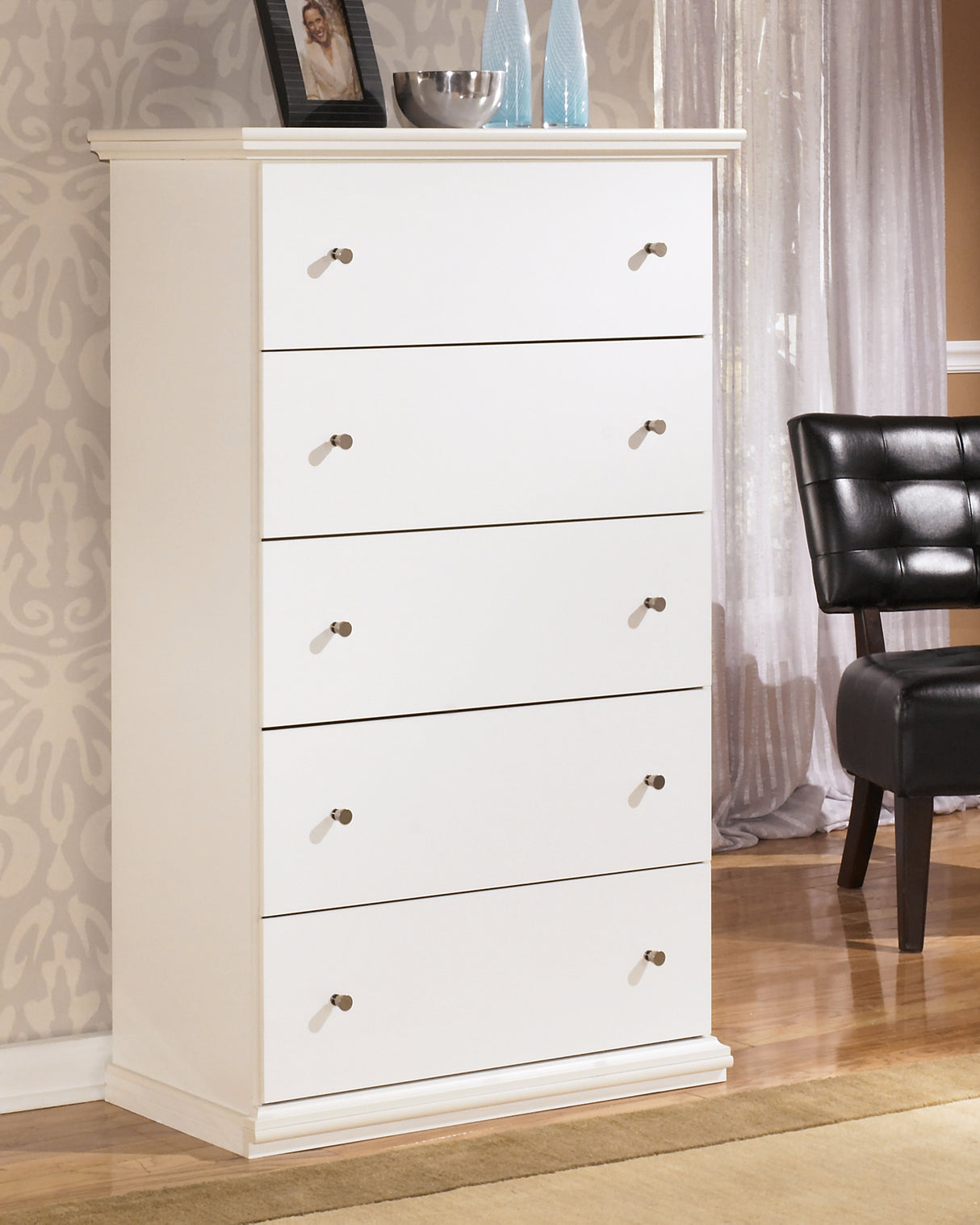 Bostwick Shoals King Panel Bed with Mirrored Dresser, Chest and 2 Nightstands in White from Ashley - Luna Furniture