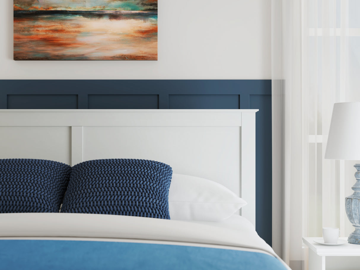 Bostwick Shoals King Panel Bed with Mirrored Dresser in White from Ashley - Luna Furniture
