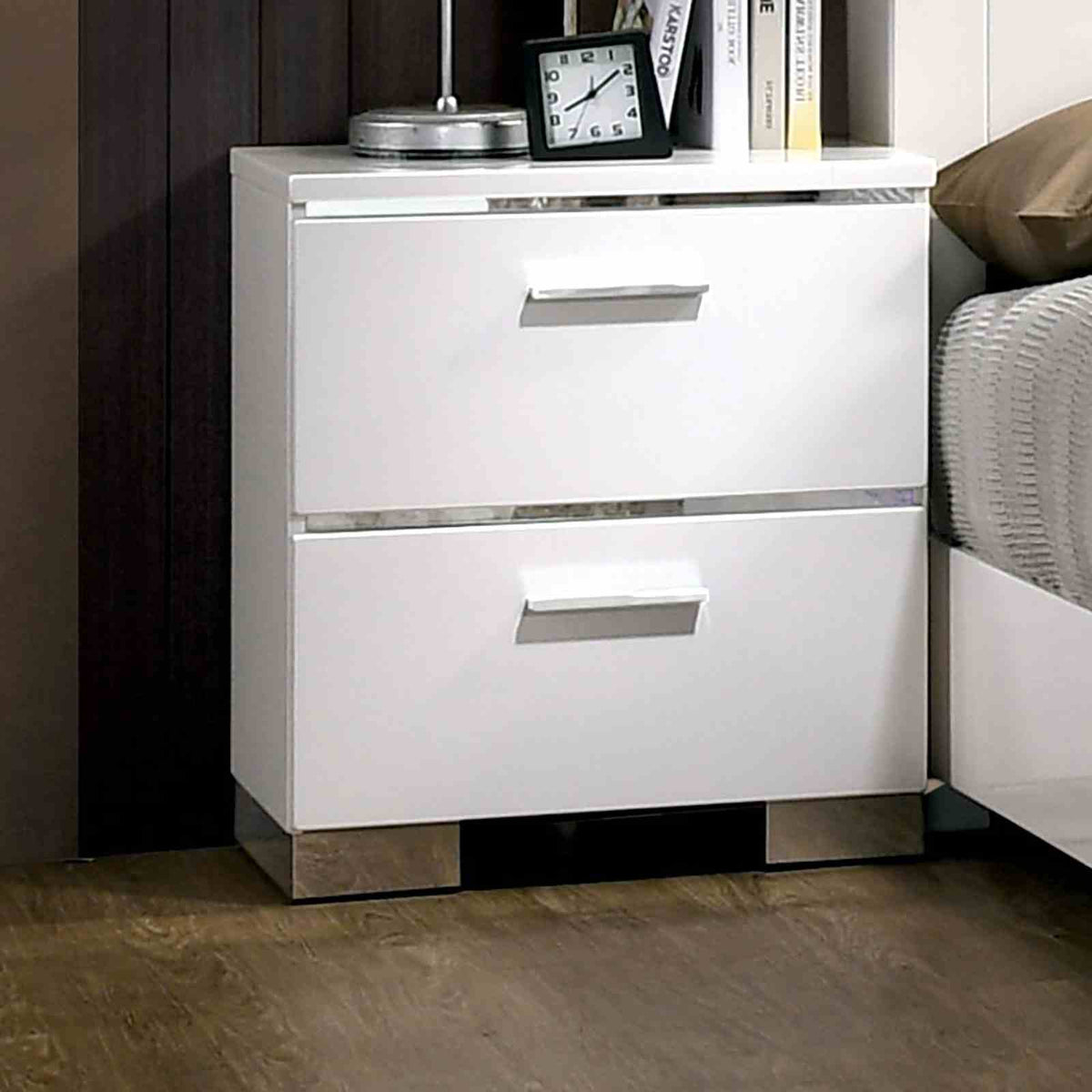 Erlach White/Chrome 5-Piece Queen Bedroom Set from Furniture of America - Luna Furniture