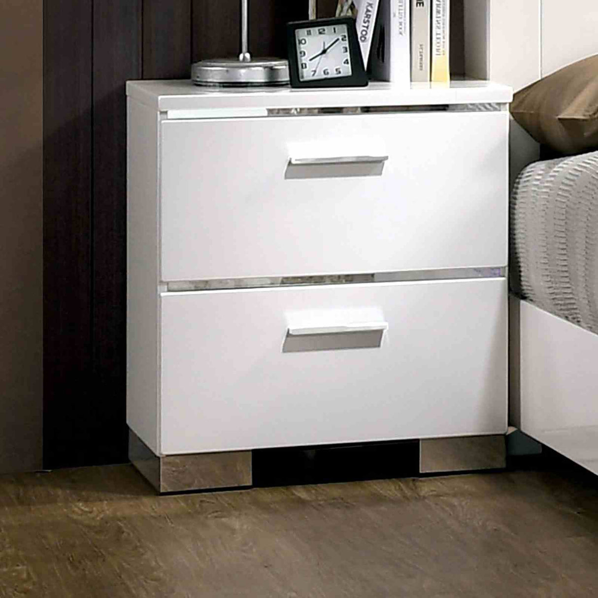 Carlie White 5 Pc Queen Bedroom Set from Furniture of America - Luna Furniture