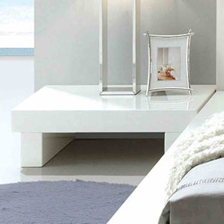 Christie White 5 Pc Queen Bedroom Set from Furniture of America - Luna Furniture