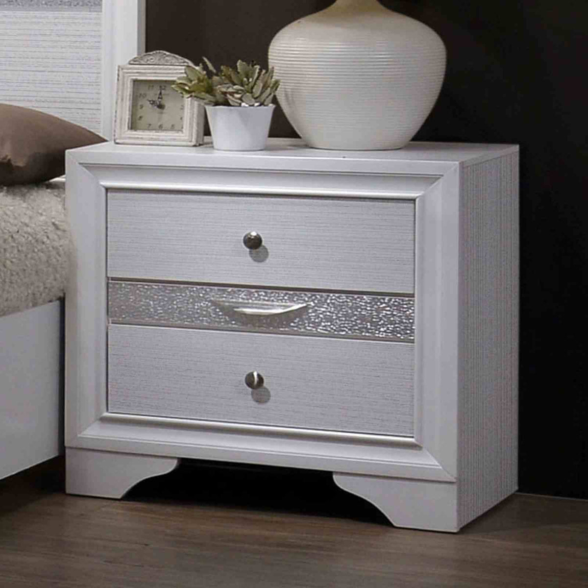 Chrissy White 4 Pc Queen Bedroom Set from Furniture of America - Luna Furniture