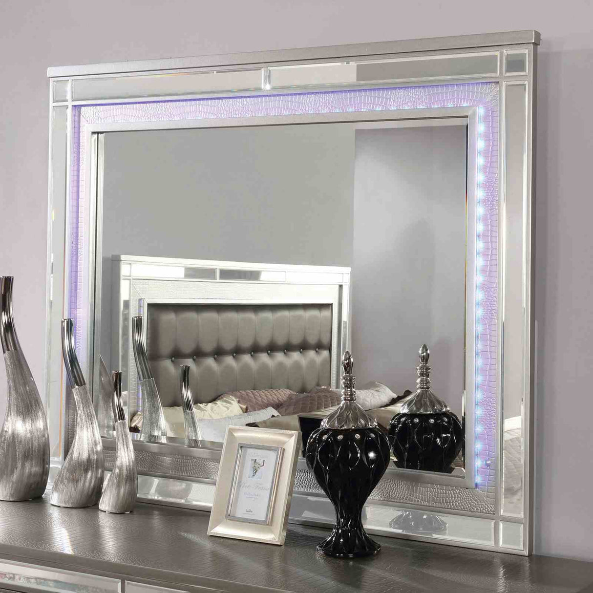 Brachium Silver Dresser from Furniture of America - Luna Furniture