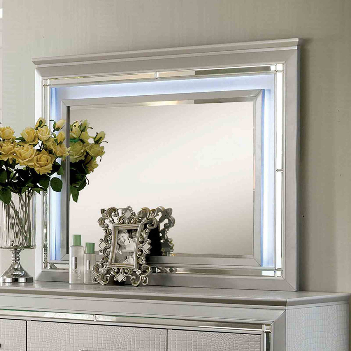 Bellanova Silver mirror, LED-lit frame and silver border, front view