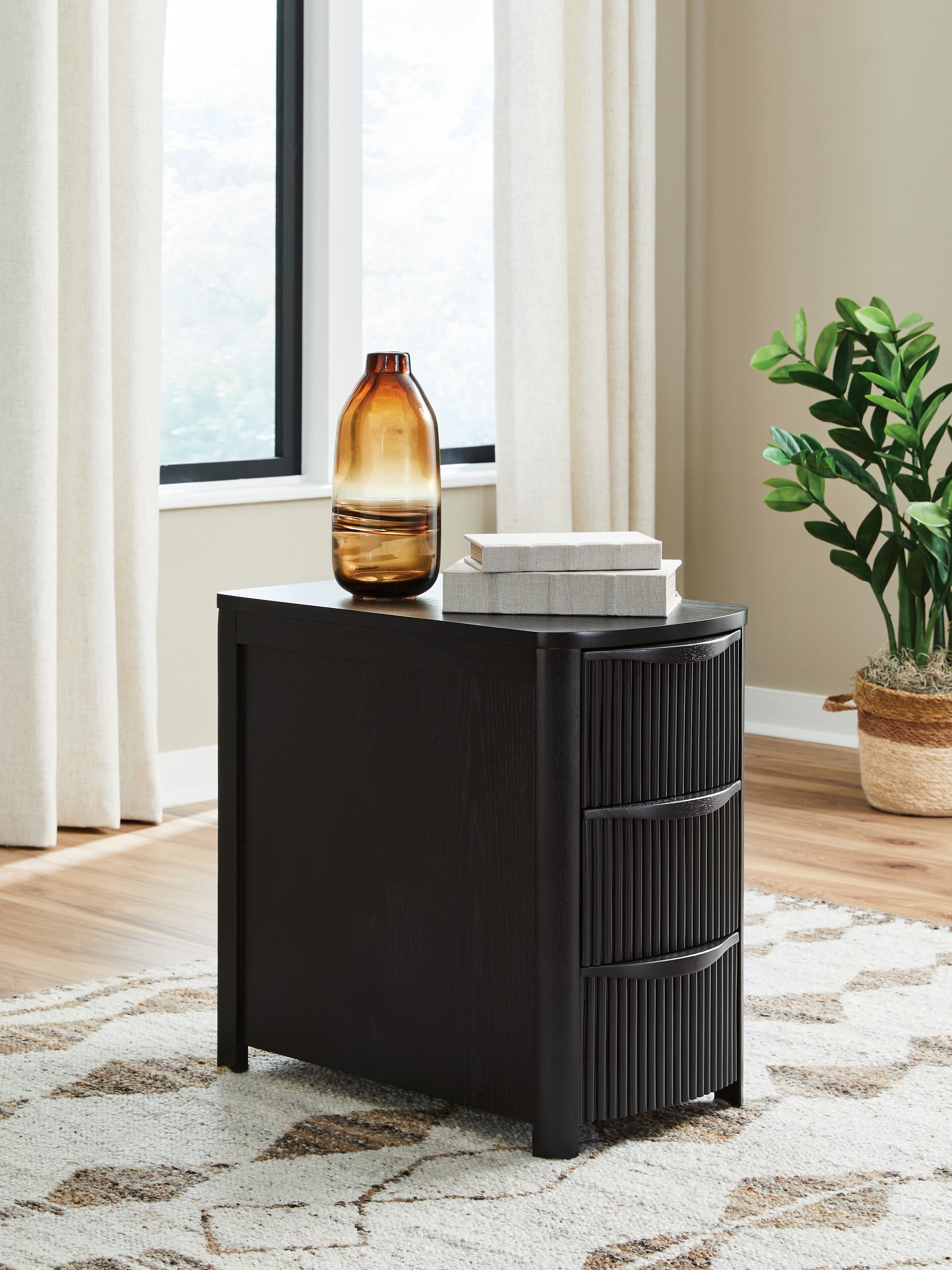 Camdill Black Chairside End Table – Luna Furniture