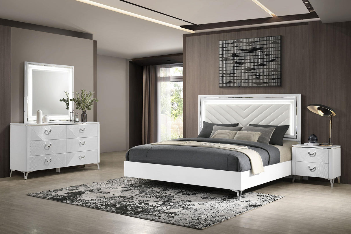 Cassia White High Gloss 4-Piece Eastern King LED Bedroom Set from Coaster - Luna Furniture