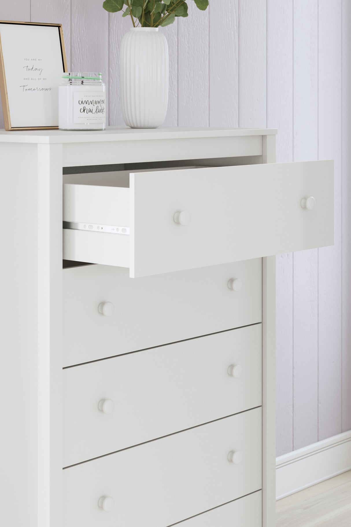 Hallityn White Chest of Drawers from Ashley Furniture - Luna Furniture