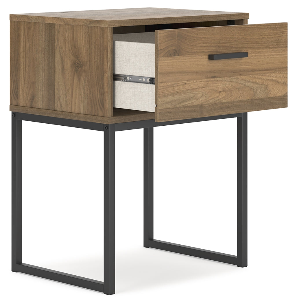 Deanlow Full Panel Headboard with Dresser and Nightstand in Honey from Ashley Furniture - Luna Furniture