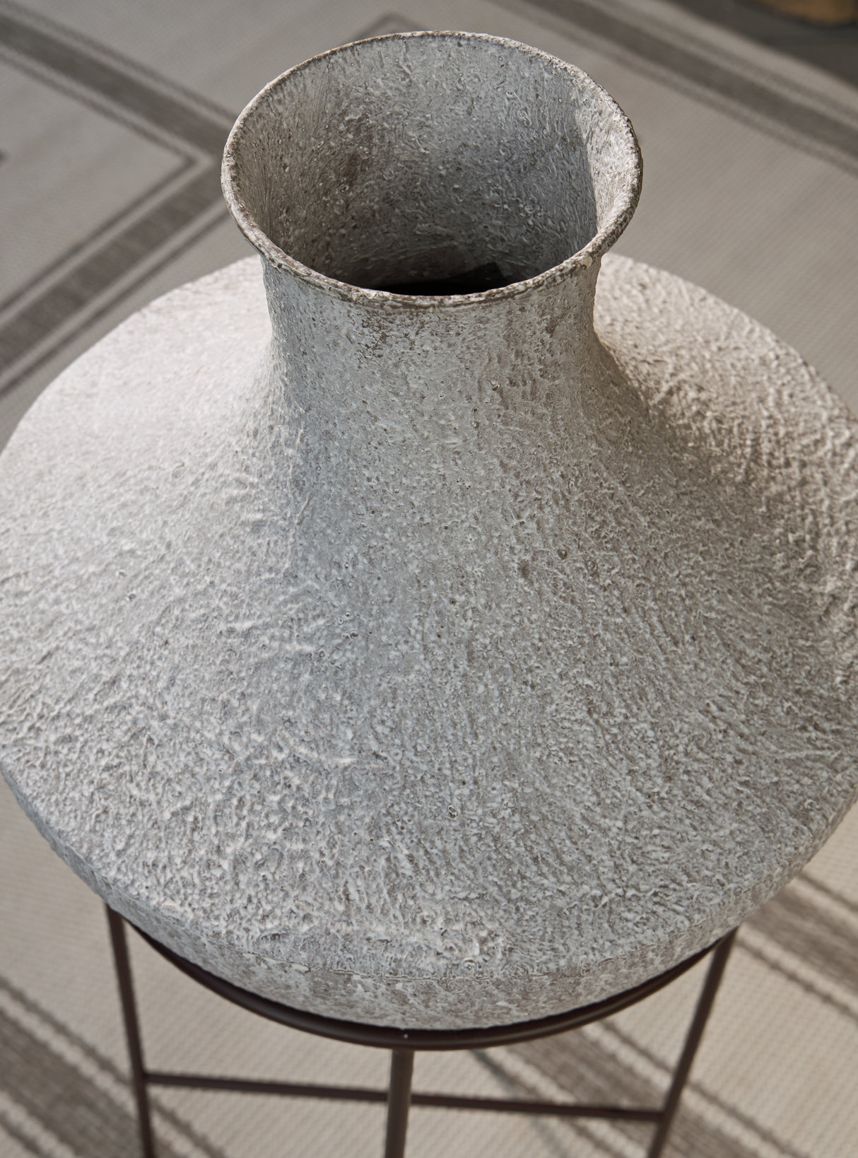 Estonbank Distressed Cream Vase from Ashley - Luna Furniture