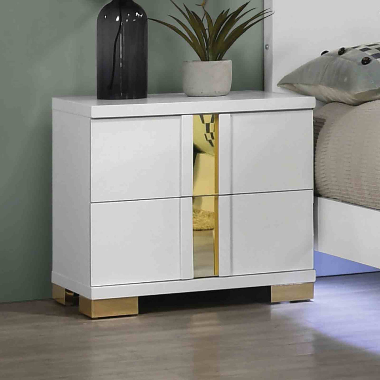 Lillestrom White/Gold Contemporary Bedroom Set from Furniture of America - Luna Furniture