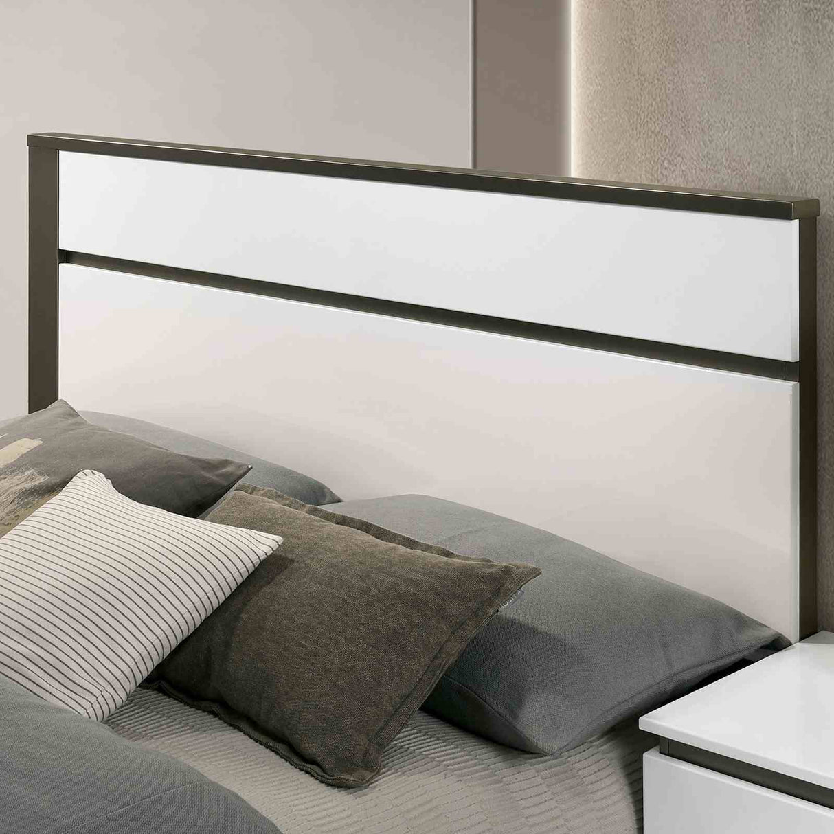 Birsfelden White/Metallic Gray Queen Bed from Furniture of America - Luna Furniture