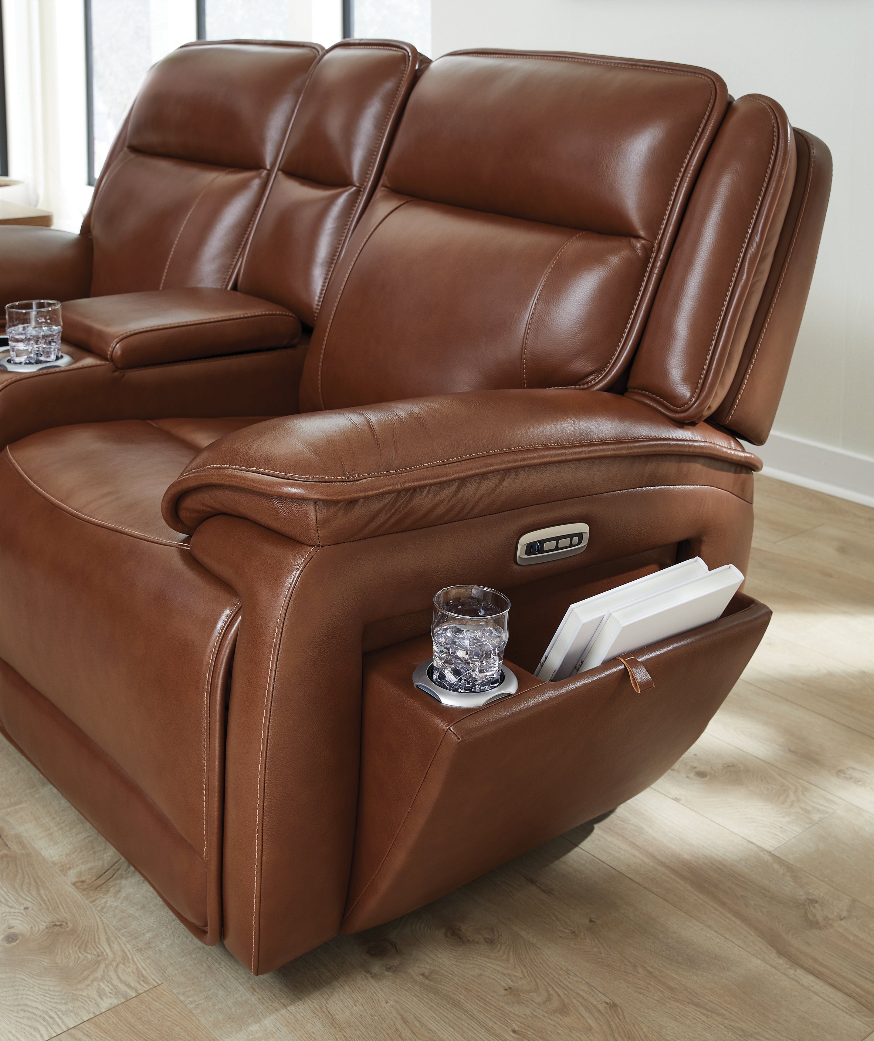 pairscassina 革オットマン Ashley Healy Pier Chocolate Power Reclining Sofa and Loveseat
