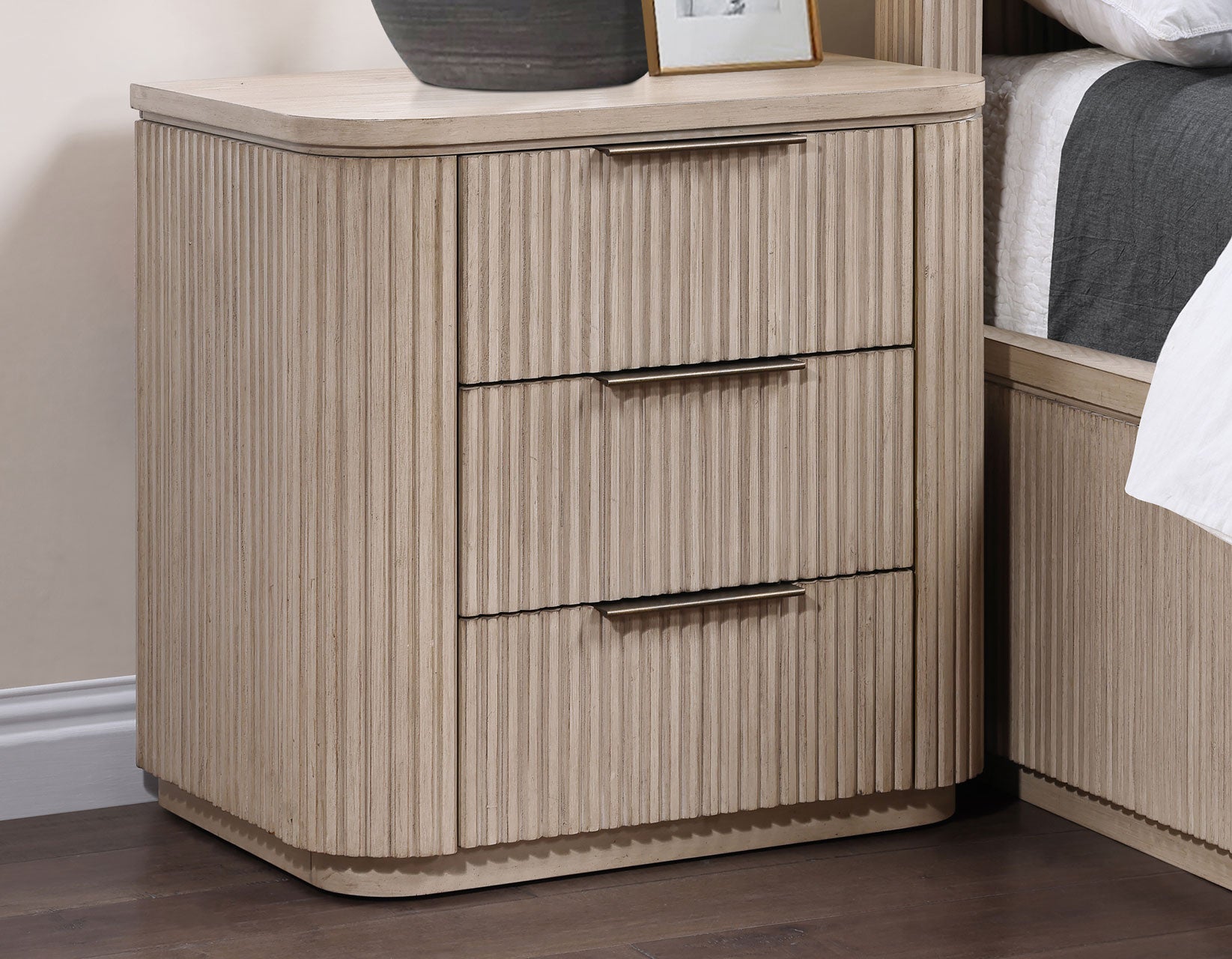 Steve Silver Henry Reeded 3-Drawer Nightstand with USB & Electric