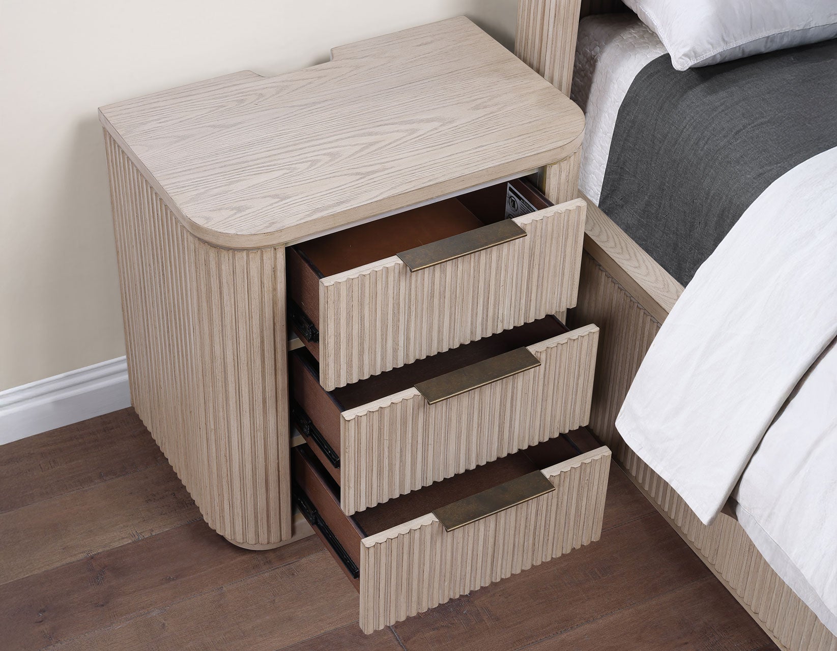 Steve Silver Henry Reeded 3-Drawer Nightstand with USB & Electric