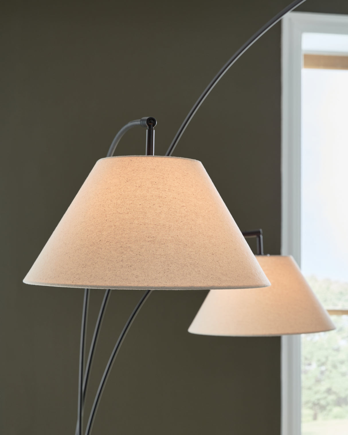 Gibbswellner Black Arc Lamp from Ashley Furniture - Luna Furniture