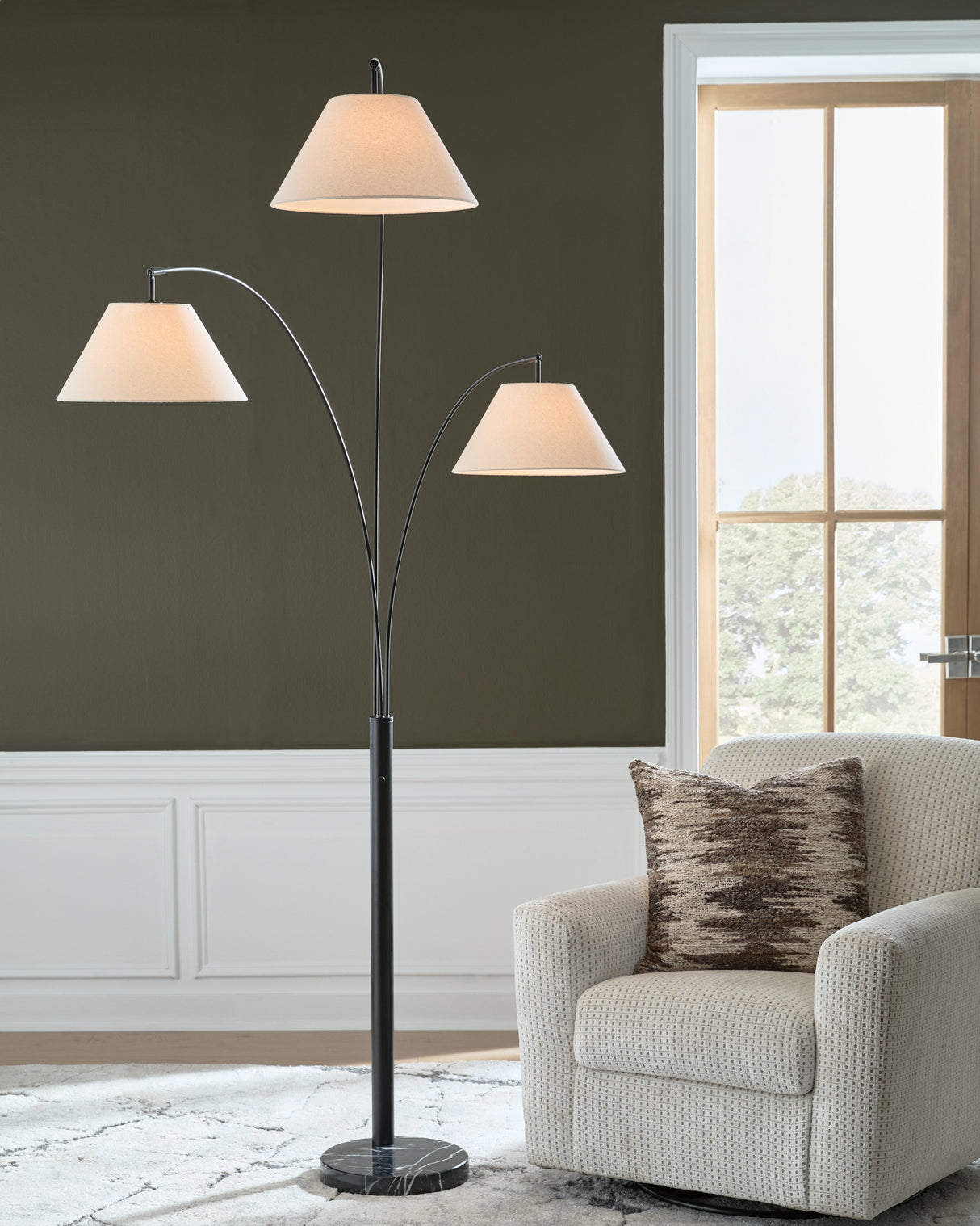 Gibbswellner Black Arc Lamp from Ashley Furniture - Luna Furniture