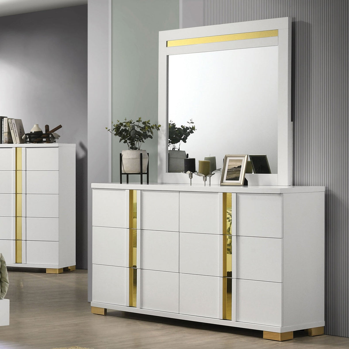 Lillestrom White Queen 5 Piece Bedroom Set w/Chest