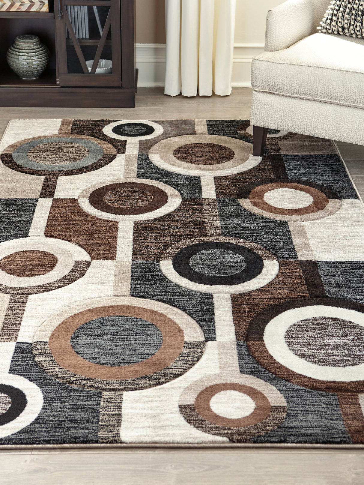 Guintte Multi 5' x 6'7" Rug from Ashley Furniture - Luna Furniture