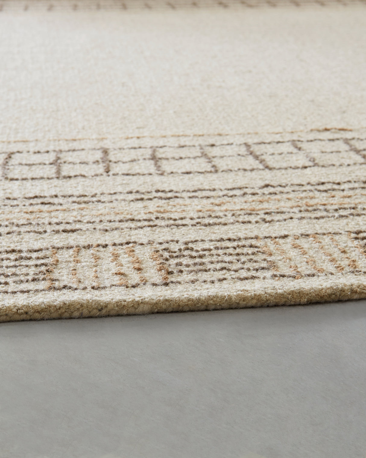 Idaman Taupe/Brown Large Rug from Ashley - Luna Furniture