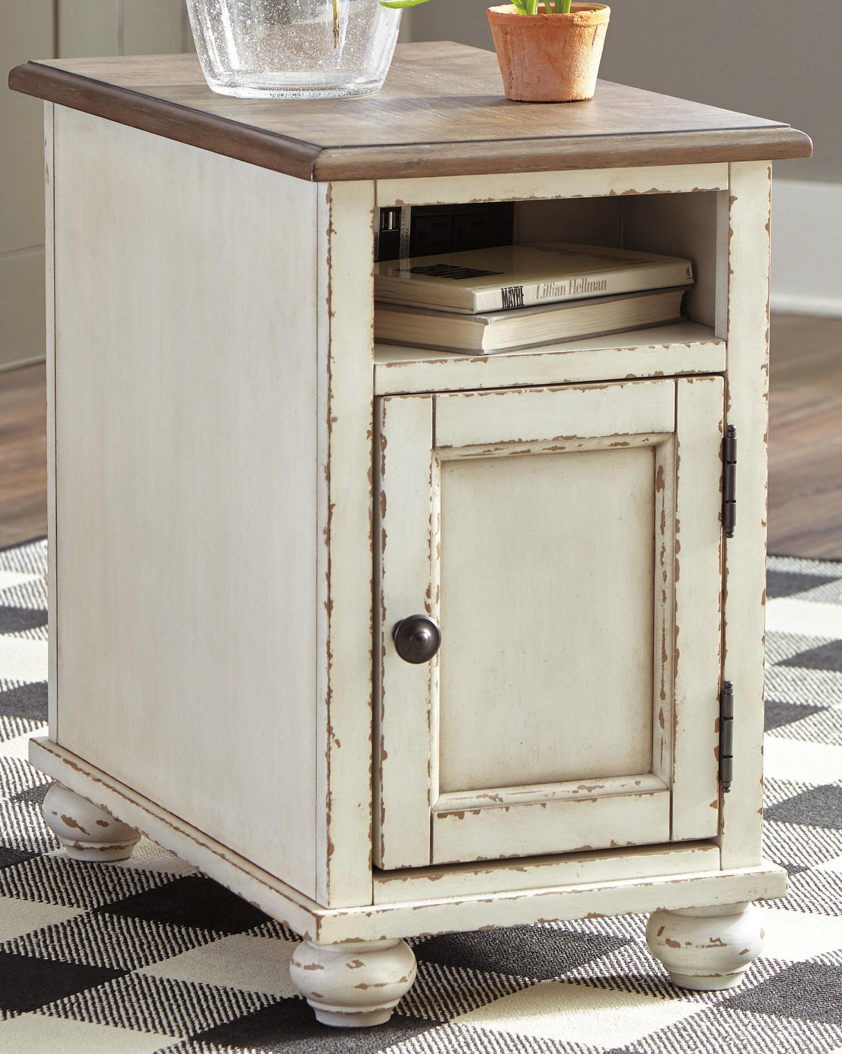 Realyn White/Brown Chairside End Table from Ashley Furniture - Luna Furniture