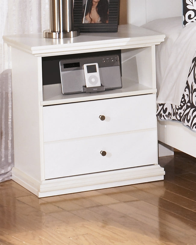 Bostwick Shoals Full Panel Bed with Mirrored Dresser, Chest and 2 Nightstands in White from Ashley - Luna Furniture