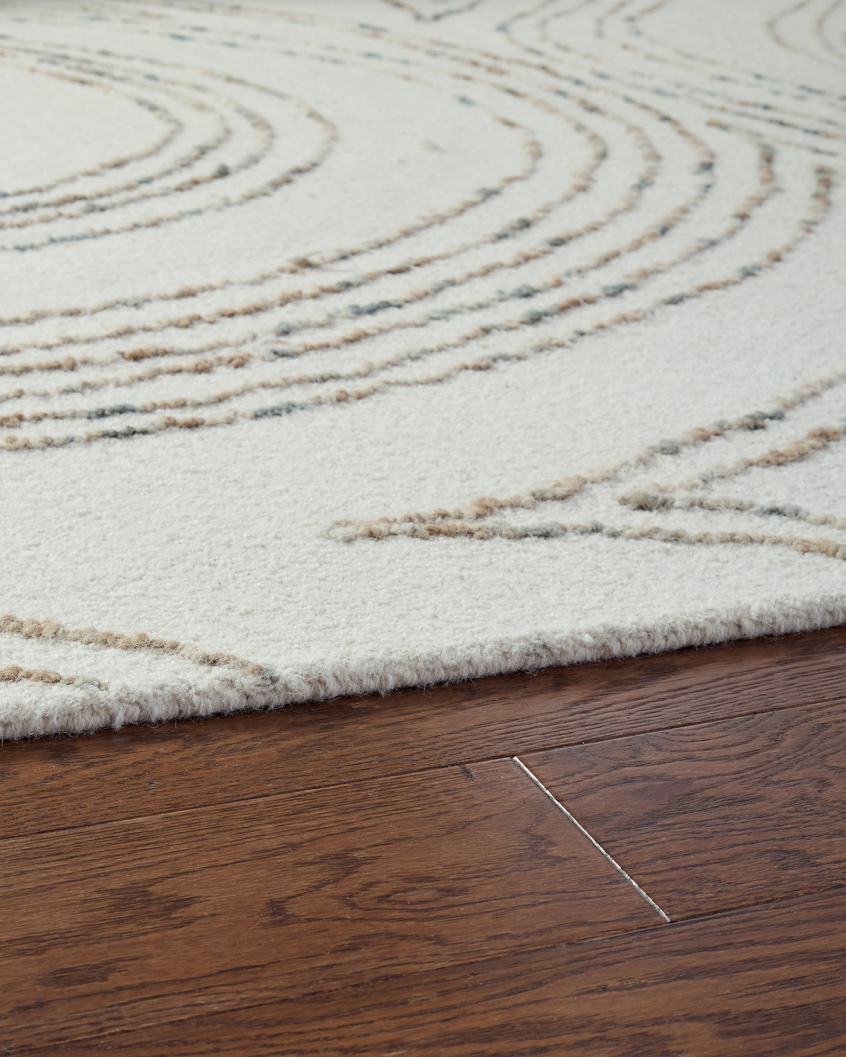 Deenbury Ivory/Green/Brown Medium Rug from Ashley Furniture - Luna Furniture
