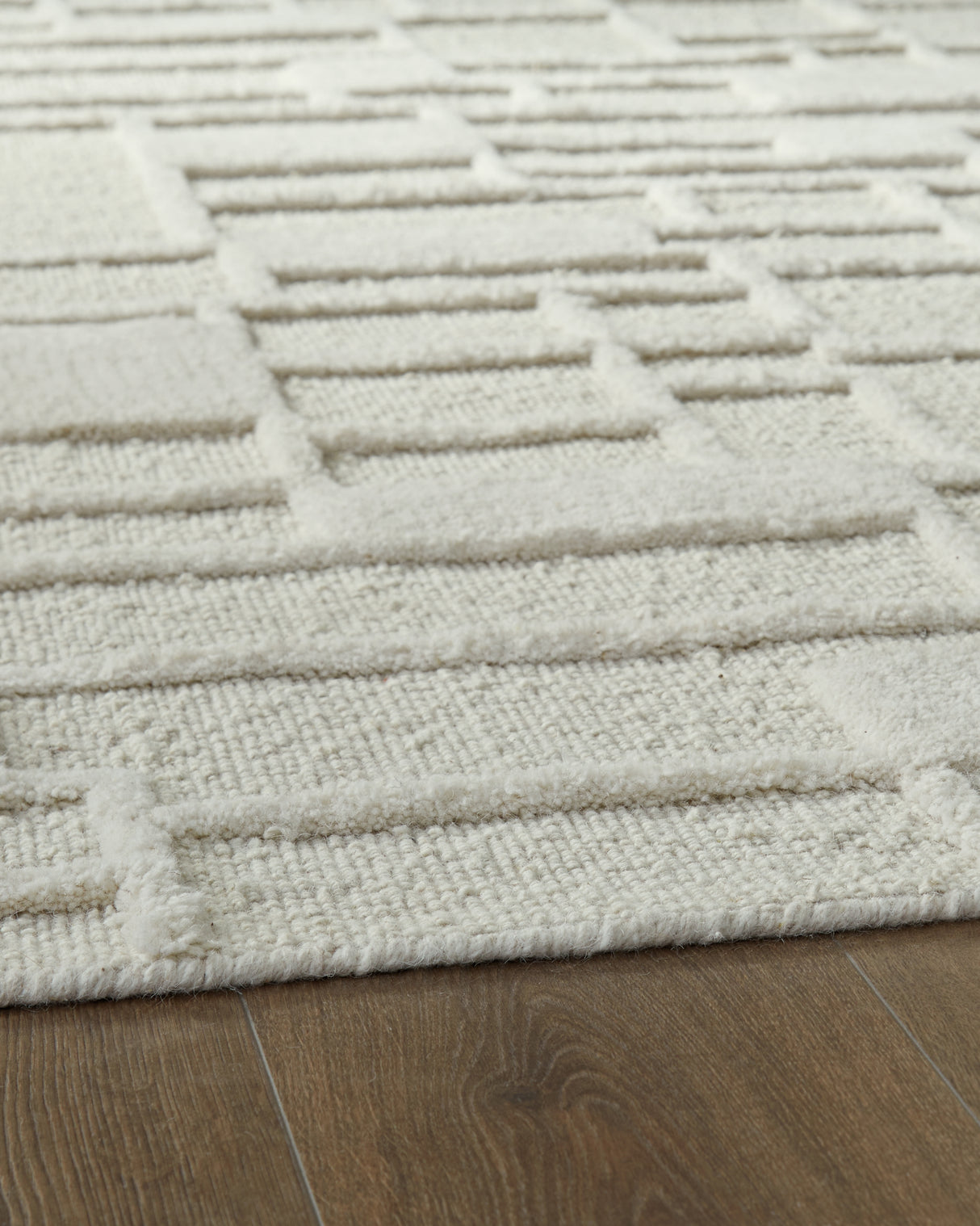 Empriss Ivory Large Rug from Ashley Furniture - Luna Furniture