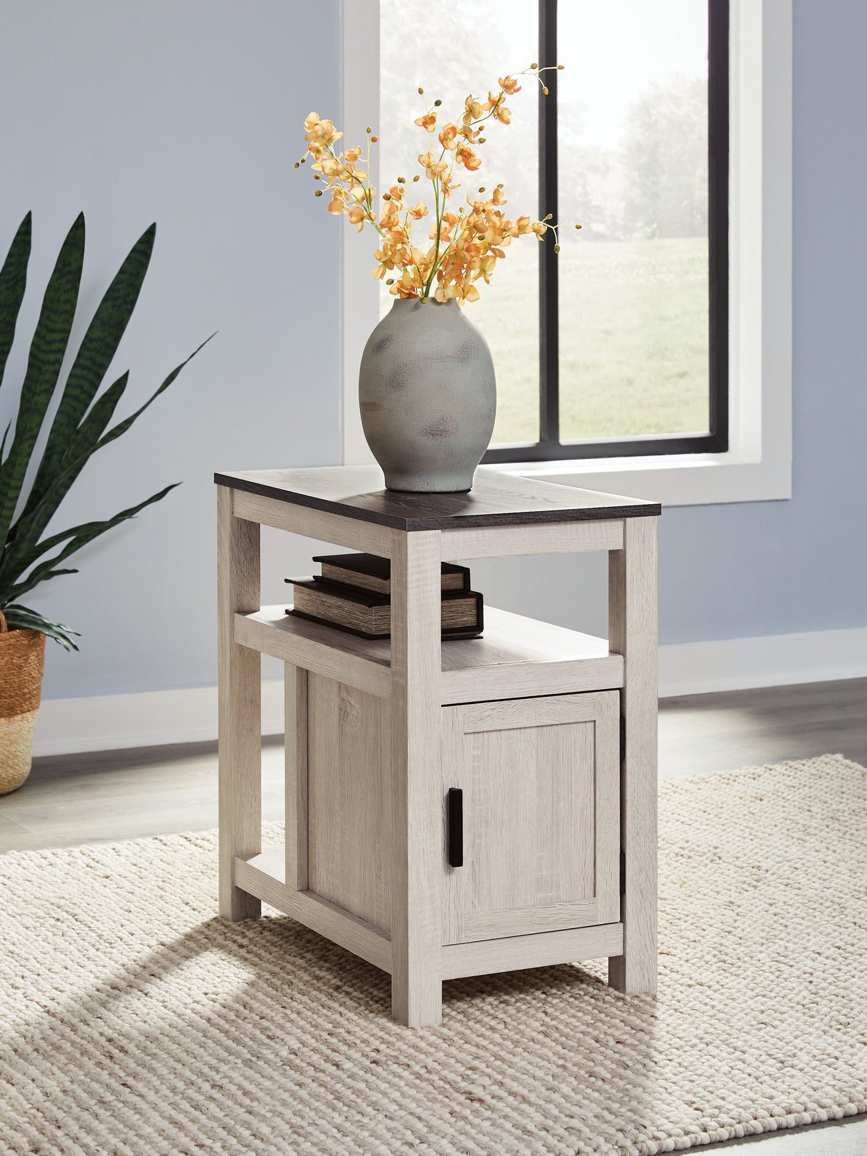 Fendenmore Two-tone Chairside End Table from Ashley - Luna Furniture