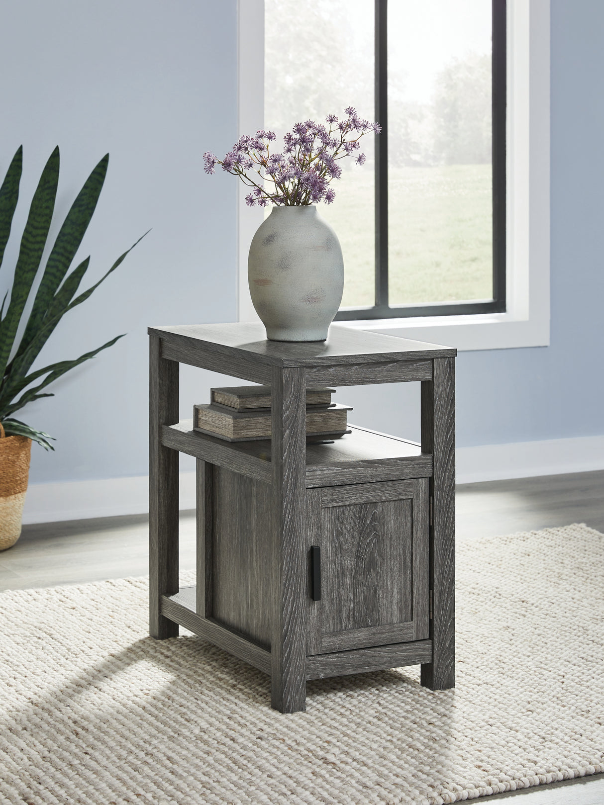 Fendenmore Two-tone Chairside End Table from Ashley - Luna Furniture