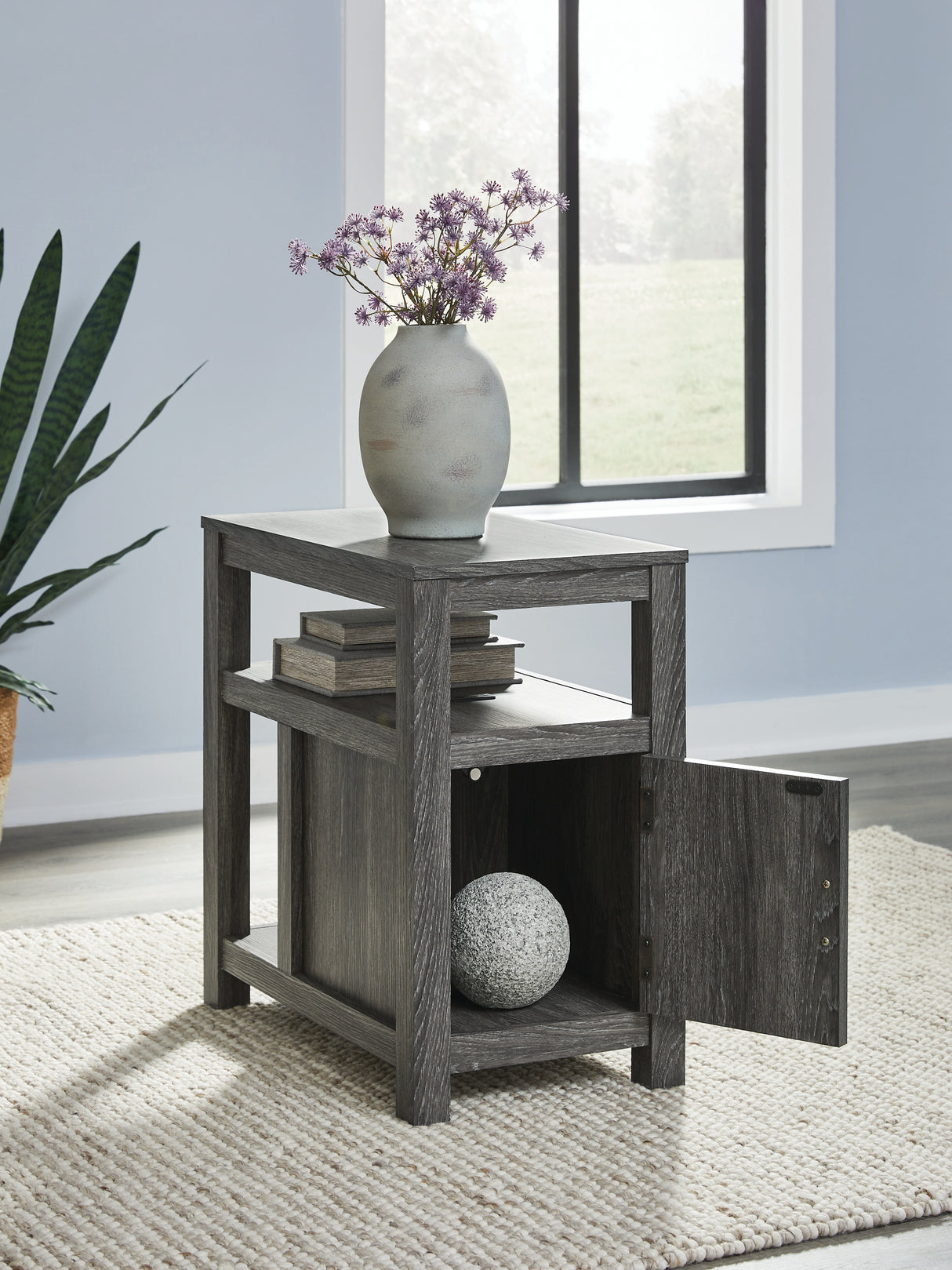 Fendenmore Two-tone Chairside End Table from Ashley - Luna Furniture