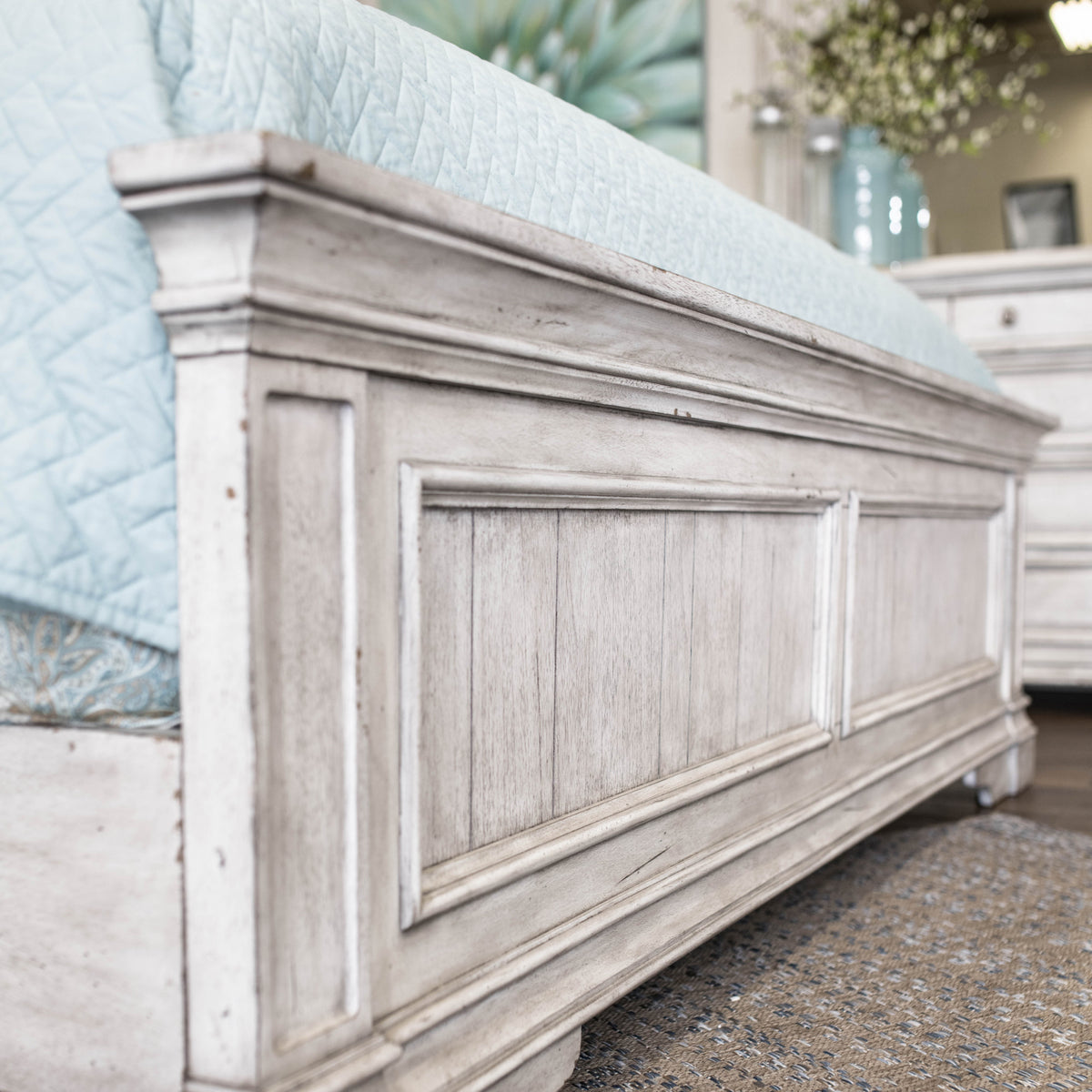 Highland Park Cathedral White Queen Bed from Steve Silver - Luna Furniture