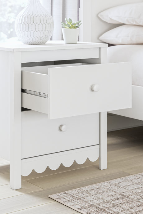 Hallityn Twin Platform Bed with Dresser, Chest and 2 Nightstands in White from Ashley - Luna Furniture