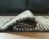 Kurtmen Black/Ivory Medium Rug from Ashley Furniture - Luna Furniture