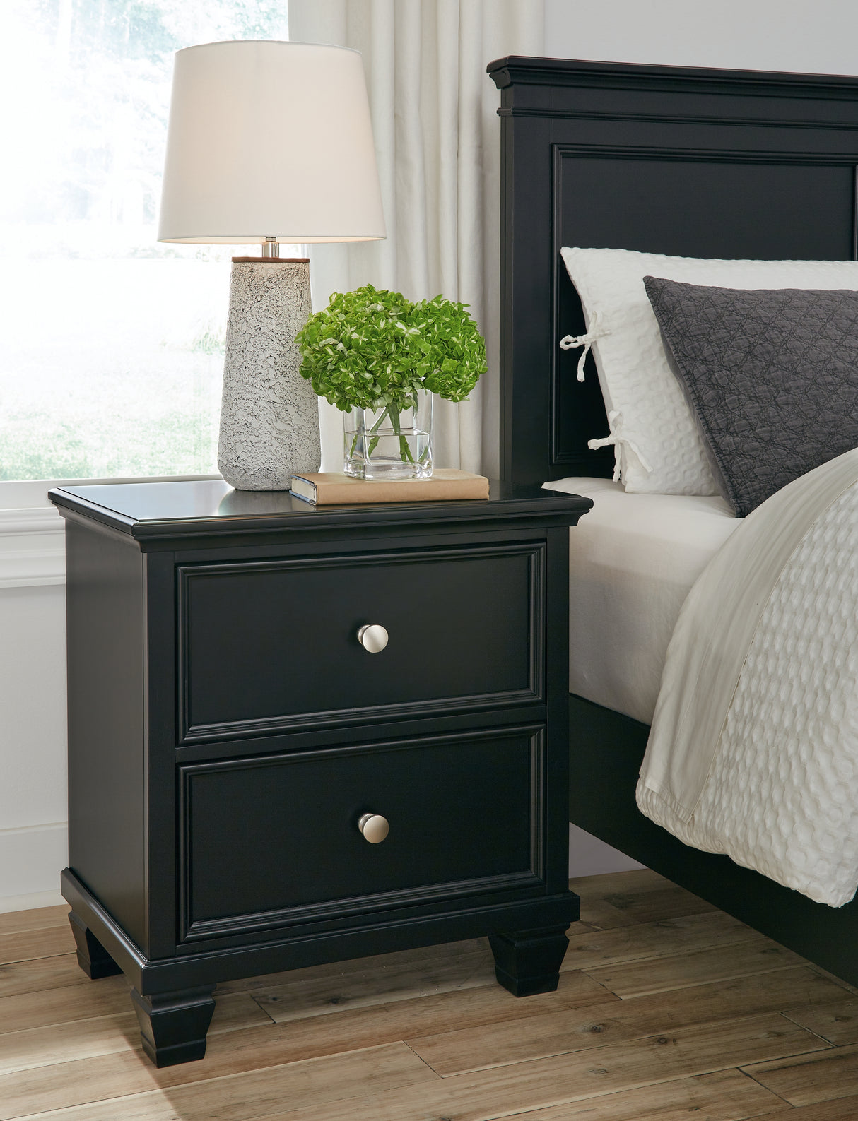 Lanolee Twin Panel Bed with Mirrored Dresser and Nightstand in Black from Ashley Furniture - Luna Furniture