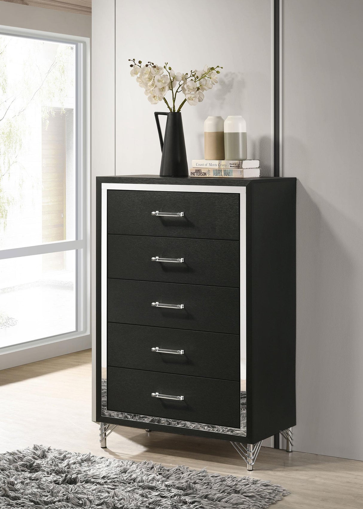 Lucia Black 5-Drawer Bedroom Chest from Coaster - Luna Furniture