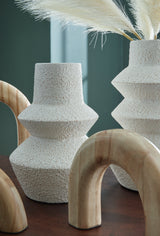 Maddwarth White/Natural Brown Accessory Set (Set of 5) from Ashley - Luna Furniture