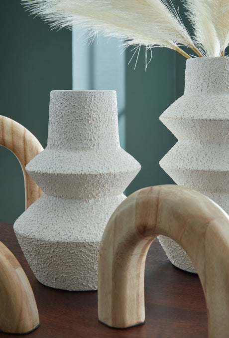 Maddwarth White/Natural Brown Accessory Set (Set of 5) from Ashley - Luna Furniture