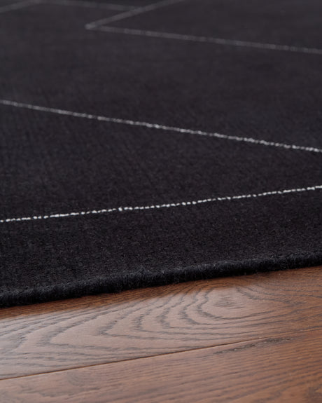 Marav Black/White Large Rug from Ashley Furniture - Luna Furniture