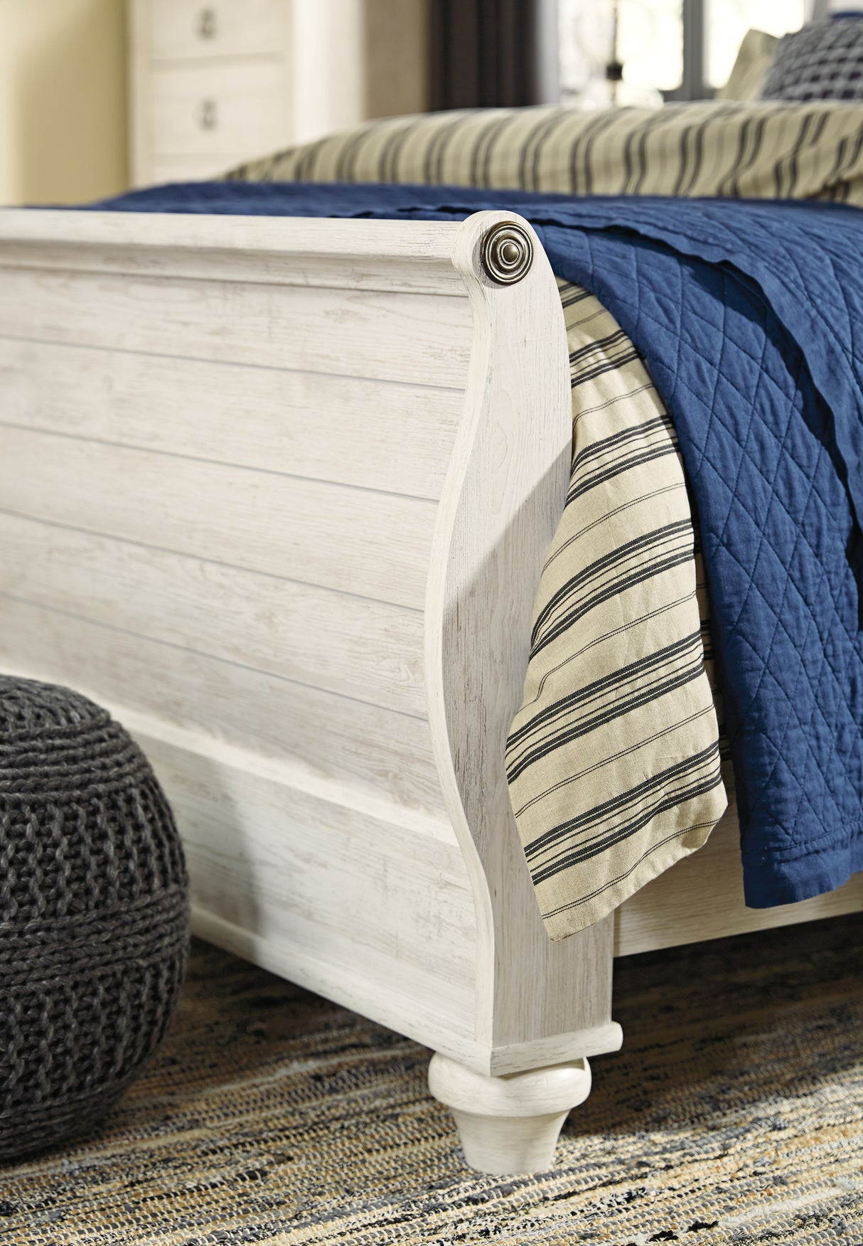 Willowton Whitewash King Sleigh Bed with Mirrored Dresser and 2 Nightstands from Ashley Furniture - Luna Furniture