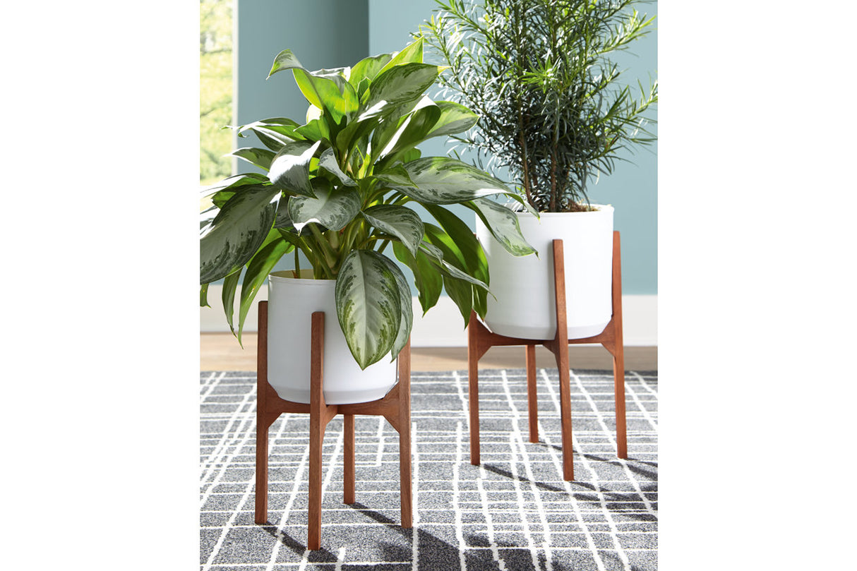 Dorcey White/Brown Planter from Ashley - Luna Furniture